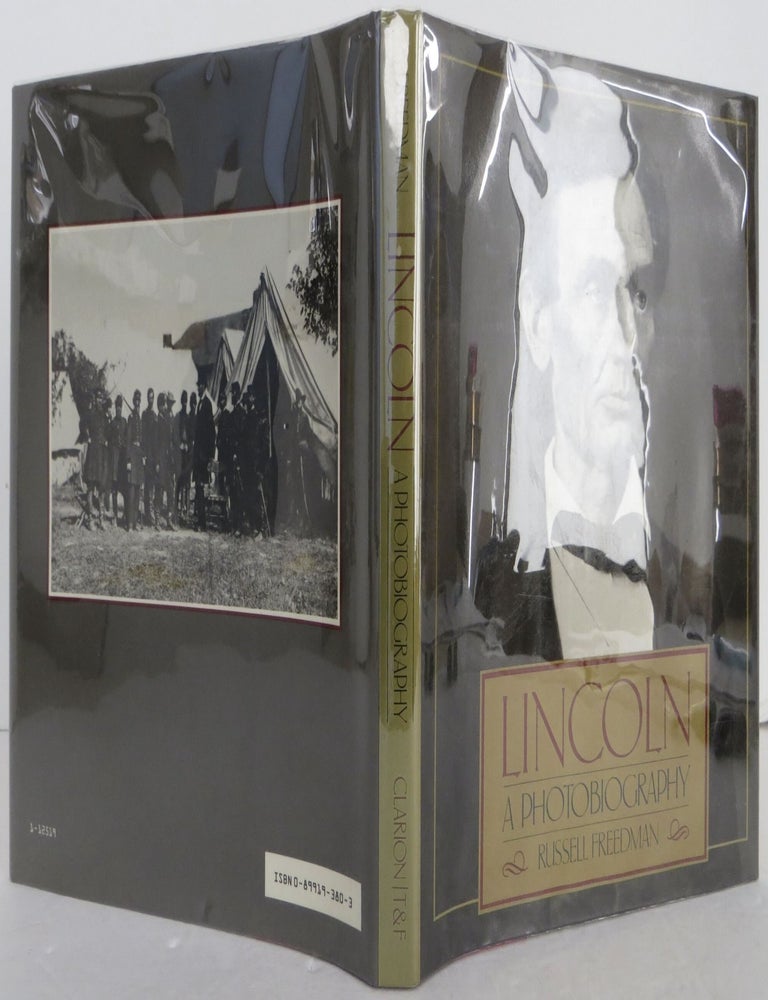 Item #2407056 Lincoln. Russell Freedman.